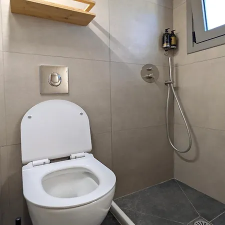 Konaki Private Σκύρος